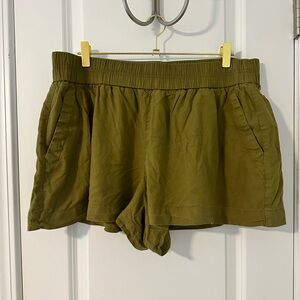VGUC linen shorts